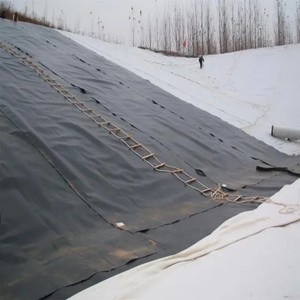 Géomembrane LLDPE/HDPE stabilisée aux UV de 1,5 mm, anti-perforation, pour le <span class=keywords><strong>traitement</strong></span> des eaux usées industrielles, <span class=keywords><strong>bassin</strong></span> de sédimentation - Product Image 6