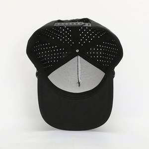 Gorra de Béisbol Deportiva de 5 Paneles con Logotipo Bordado Personalizado al por Mayor, con Orificios Cortados con Láser, Impermeable, Ajustable y de Alta Calidad - Product Image 6