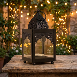 Lanterne marocaine carrée en métal noir avec fenêtre en verre et crochet perforé pour la décoration intérieure - Product Image 2