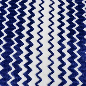 Manta de Sherpa de franela con estampado de rayas onduladas catiónicas azules para el hogar, manta de lana personalizada suave y acogedora gruesa y cálida - Product Image 5