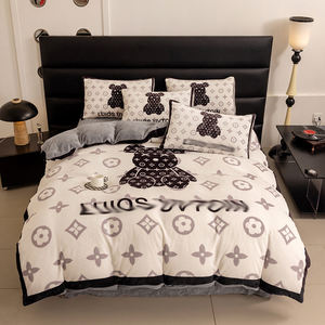 Parure de lit 4 pièces en polaire laiteuse chaude d'hiver, motif tête d'ours de marque de créateur, comprenant <span class=keywords><strong>housse</strong></span> de couette et taies d'oreiller - Product Image 2