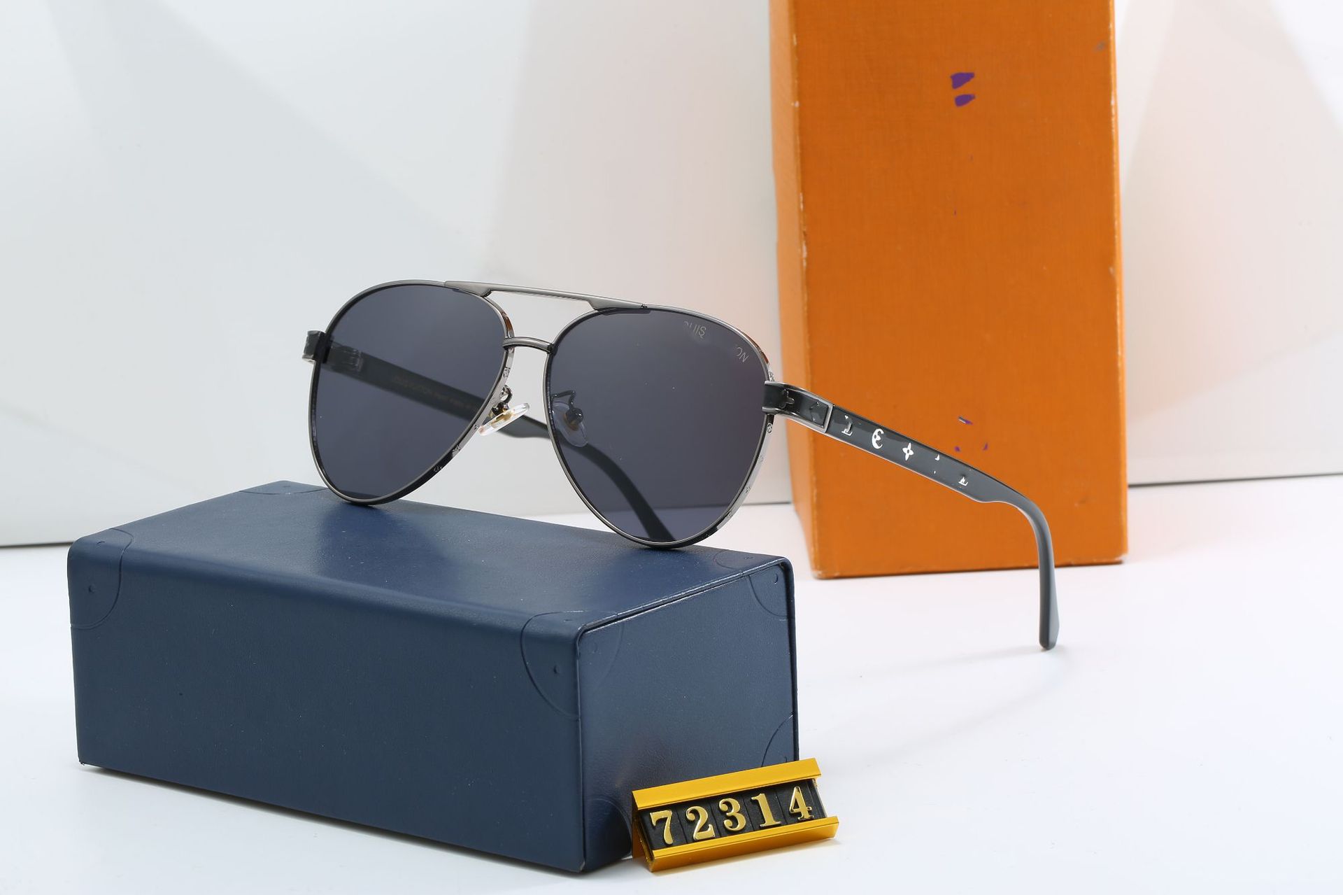 C3 silver frame gray sheet