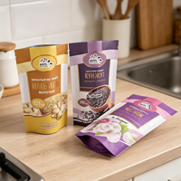 Sachet alimentaire vertical avec impression d'étiquette personnalisée en laminé jaune et fermeture à glissière pour viande séchée, fromage et produits de collation