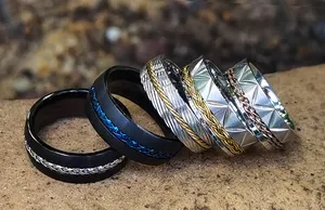 Anéis de titânio personalizados, anéis de titânio com inposição de fio de aço inoxidável para casamento