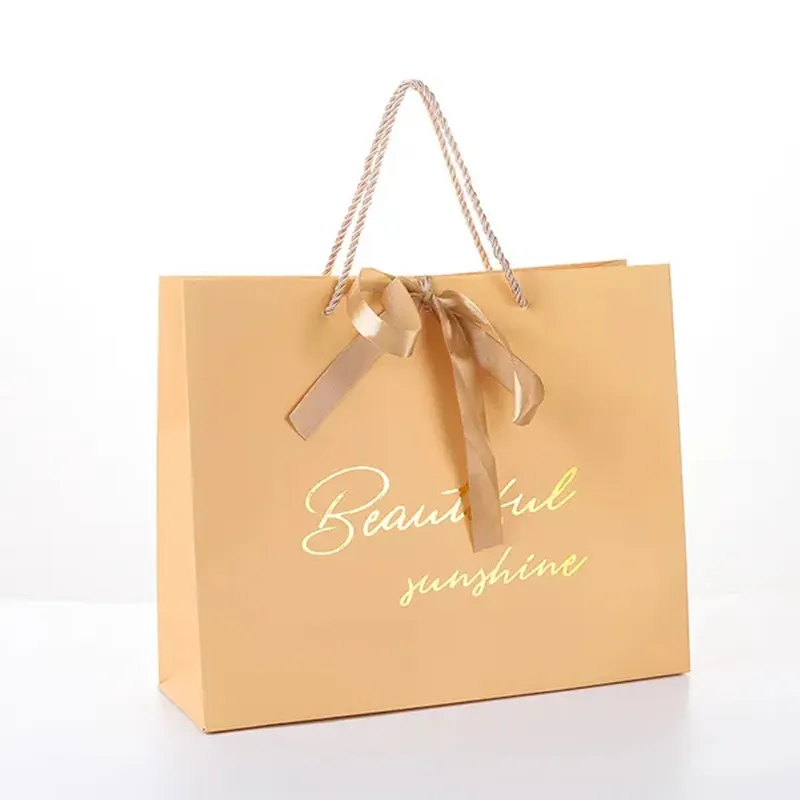 En kaliteli hediye kağıt torba lüks özel markalı Logo alışveriş çantası geri dönüşümlü Tote çanta