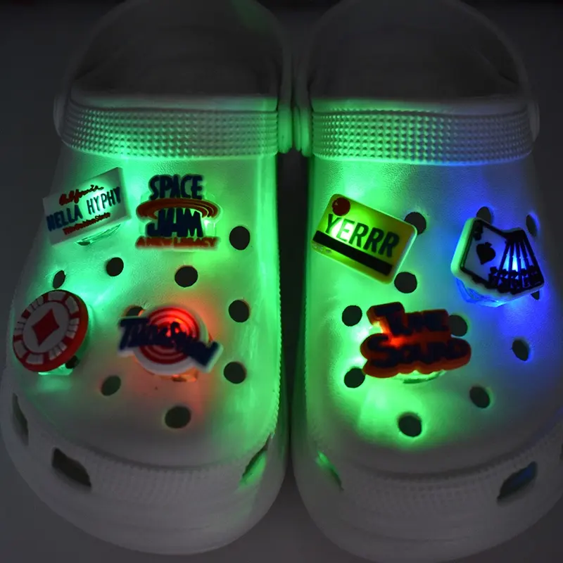 Charmante Kinder geburtstage Geschenke Clog Schuhe mit Lichtern Blinkende Schuh Charms für Clogs Gartens chuhe Blenden mit <span class=keywords><strong>Brillanz</strong></span>