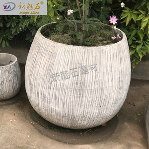 Maceta de hormigón New Magic Stone Grc con rayas verticales de 800 x 700 mm para decoración exterior. - Product Image 5