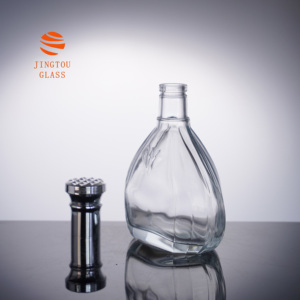 Bouteille <span class=keywords><strong>de</strong></span> vin en verre transparente en forme <span class=keywords><strong>de</strong></span> goutte d'eau personnalisable <span class=keywords><strong>de</strong></span> 650 ml, adaptée au brandy, au whisky, au <span class=keywords><strong>rhum</strong></span> - Product Image 3