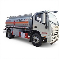 Camion-citerne JAC4x2, véhicule de transport de diesel et d'essence de 10 000 L, vente directe d'usine de camions-citernes avec distributeur de carburant