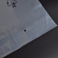 Sacs en plastique transparents personnalisés pour l'emballage de vêtements, sacs en polyéthylène transparents autocollants avec avertissement de suffocation pour l'emballage