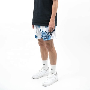 กางเกงขาสั้นเล่นกีฬาสำหรับผู้ชายกางเกงขาสั้นตาข่ายโพลีเอสเตอร์พิมพ์ลายหลากสีดีไซน์บาสเก็ตบอลสไตล์ไฮสตรีท - Product Image 4