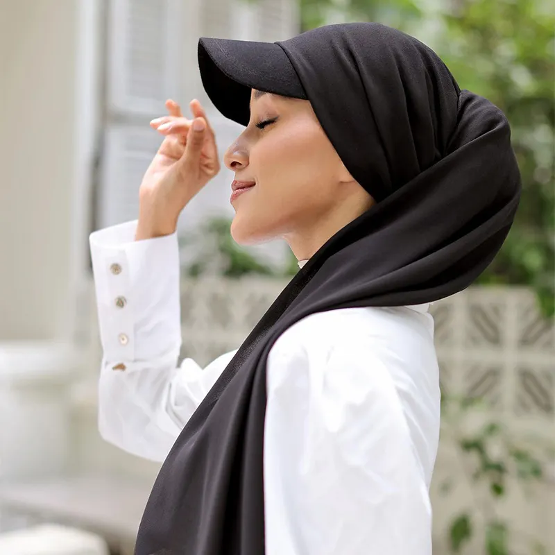 Jilbab sifon instan mode baru dengan tutup dalam gaya dasi warna yang cocok dan tepi siap pakai jilbab luar ruangan