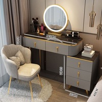 Meuble de chambre à coucher de luxe : Coiffeuse avec plateau en bois, miroir intelligent et table de nuit intégrée
