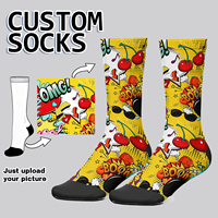 Chaussettes personnalisées en tricot Spandex/Polyester à imprimé numérique artistique 'Explosion de cerises rétro pop', avec support d'image personnalisée