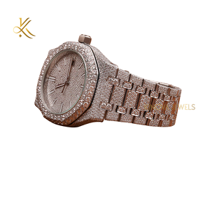 Montre en diamant Moissanite de qualité supérieure avec lunette brillante et mouvement à quartz pour des performances quotidiennes - Product Image 2