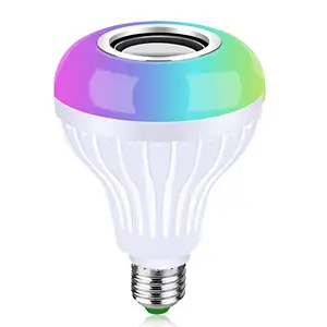 Rgb E27ワイヤレス7ワットledオーディオスピーカー/音楽の再生照明電球大声led照明電球