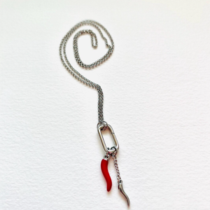 Chiusura in acciaio inox 316L abbinata <span class=keywords><strong>con</strong></span> <span class=keywords><strong>argento</strong></span> e rosso <span class=keywords><strong>corno</strong></span> italiano doppio pendente catenaccio supporta oro misto - Product Image 3