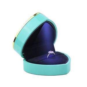 Hộp nhẫn hình trái tim bằng da PU nhung, họa tiết vuông, đèn LED màu xanh hồng đỏ, bán buôn, dùng làm quà cưới, bao bì trang sức - Product Image 6