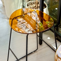 Tabouret de bar moderne à cadre métallique et assise transparente en acrylique, idéal pour les cafés et salons de thé