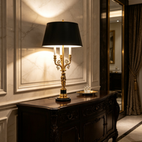 Lampe de table en laiton sculpté antique, lampe de bureau classique style chandelier, décoration intérieure haut de gamme pour villa et hôtel, lumière de table personnalisée ODM