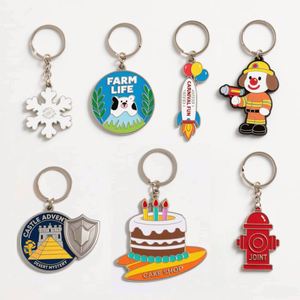 Porte-clés en métal personnalisé avec dessin animé, cadeaux créatifs, pendentifs mignons pour sacs d'école - Product Image 1