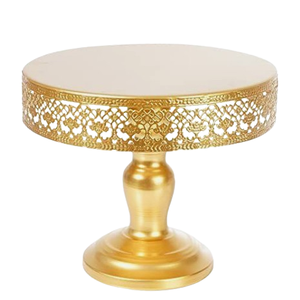 Ensemble de trois supports à gâteaux en laiton plaqué avec motif en dentelle et finition dorée Porte-gâteau en métal à dessus arrondi - Product Image 2