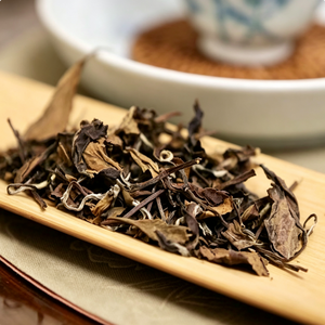 Té Blanco Fuding Shou Mei 2010, Añejado 16 Años, Rico en Antioxidantes y Elixir Calmante para el Bienestar, Caja de Regalo Personalizada ODM - Product Image 4
