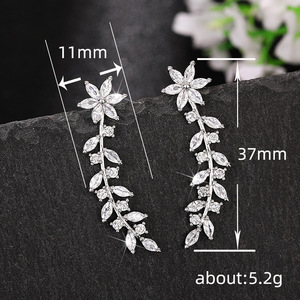 Orecchini a Gancio con Fiori per Donne, Gioielli per Orecchie Scintillanti con Pendenti Floreali alla Moda - Product Image 5