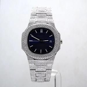 Montre en acier inoxydable de qualité supérieure avec diamants, 40 mm, mouvement automatique à quartz, étanche, montre tendance disponible à la vente - Product Image 4