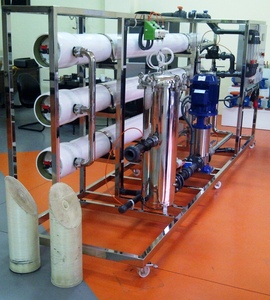 Sistema de Desalinización de Agua de Mar por Ósmosis Inversa Automático I-save de 150m3/día con PLC y Bomba para Uso en Islas, Agua Potable - Product Image 3