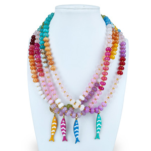 Nouveauté : Collier tendance bohème avec pendentif poisson plaqué or, perles en pierres naturelles et pierres précieuses arc-en-ciel, fait main, idéal pour l'été - Product Image 4