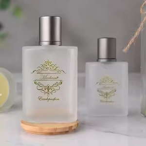 Étiquettes de luxe 3D transparentes imprimées imperméables à l'eau personnalisées pour transfert UV Autocollants de logo personnalisés en métal noir avec feuille d'or - Product Image 3