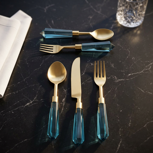 Cucharas, tenedores y cuchillos dorados, juego de cubiertos de lujo de 5 piezas con mangos de resina azul, accesorios de mesa, juego de cubiertos modernos de calidad alimentaria. - Product Image 1