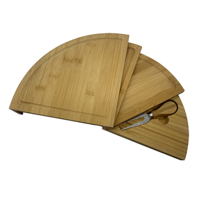 Tabla de Quesos Plegable Ecológica de Bambú con 2 Cuchillos, Se Guarda Compacta, Abre hasta 13 Pulgadas de Diámetro - Product Image 4