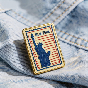 Badge souvenir sur mesure de New <span class=keywords><strong>York</strong></span>, motif timbre-poste Statue de la Liberté, épingle en métal pour cadeau touristique, vente en gros, sourcing mondial - Product Image 1