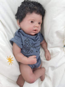 Muñecas Bebé Reborn de Silicona Suave de 16 Pulgadas VTU, Realistas, con Conjunto de Ropa, para Niñas y Niños - Product Image 3