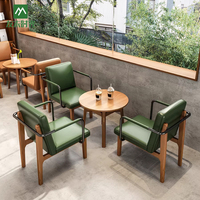 Ensemble de meubles commerciaux de style décontracté moderne, table ronde en bois massif et fauteuil, pour café et restaurant, durable et écologique