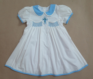 Vestido Bordado a Mano con Nudos, Estilo Vintage, Blanco y Azul, con Cuello Peter Pan y Bordado Cruzado, para Bautizo - Product Image 1