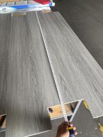 Revêtement de sol en vinyle SPC imperméable, système de clic, épaisseur 4 mm/5 mm, motif grain de bois pour salon, chambre, cuisine