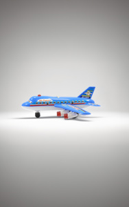 AIR FORCE 1 PLANE PVC Un avion à friction en PVC, emballé dans une boîte en PVC. P.S. La couleur présentée sur l'image et sur le produit réel peut varier. - Product Image 2