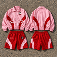Set Jaket dan Celana Pendek Pria Warna Pink Merah Custom, Ritsleting Penuh, Panel Kontras, Pinggang Elastis, Pakaian Olahraga Retro, Streetwear