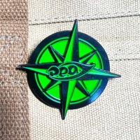 Fabricant de gros épinglettes en métal avec strass Logo Concevez votre propre badge noir teint épingle en émail doux personnalisée