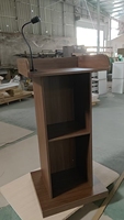 Pupitre de conférence moderne en MDF durable et écologique pour réception de bureau, auditorium, événement formel, avec étagère de rangement, pour école
