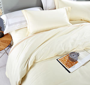 طقم لحاف من الساتين غطاء وسادة على الطراز الكلاسيكي إطار مطرز 4 قطع مجموعة نمط هندسي - Product Image 2