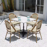 Chaises de bistrot modernes en rotin noir et blanc avec structure en aluminium, garantie 5 ans, tailles personnalisées pour hôtel et salon