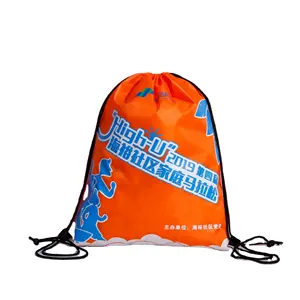 Özelleştirilmiş ucuz maraton spor renkli büzmeli sırt çantası 210d Polyester ipli sırt çantası büzmeli sırt çantası