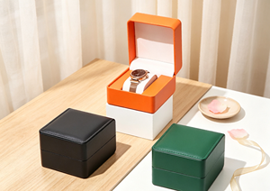 Boîte à montres haut de gamme en similicuir, base rigide, forme carrée arrondie, coutures apparentes, ouverture à clapet, fermeture magnétique - Product Image 3