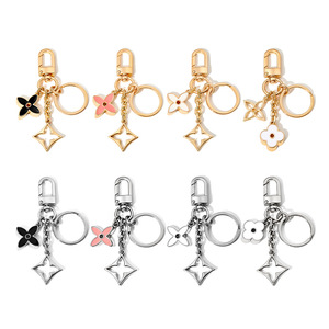 Fashionable Metal Clover Keychain, Cute Flower Bag Pendant, <strong>Small</strong> <strong>Gift</strong> - Product Image 2