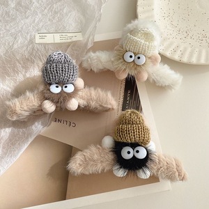 Mignonne pince à cheveux en peluche en forme de boule de charbon, grande taille, style Instagram, pince à cheveux pompon, pince requin, adorable et moelleuse - Product Image 1