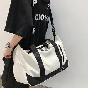 Sac de sport de grande capacité pour femmes, personnalisé en gros, pour la salle de sport, le yoga, l'entraînement, séparation sèche et humide, sac de voyage en tissu Oxford - Product Image 1